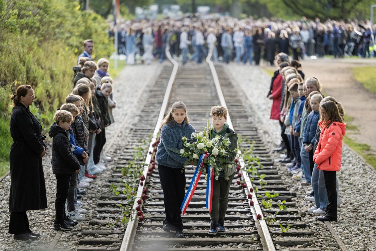  'Het is een wonder dat ik hier sta.' Holocaustoverlevende Marita Simons-Deen spreekt bij dodenherdenking